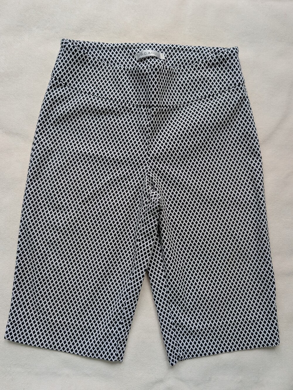 S.C. & Co Bermuda Shorts Black White Geometric Bermuda Stretch Pull On Size 8
